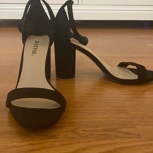 Size 8 NWOT Black Block Heel Sandals